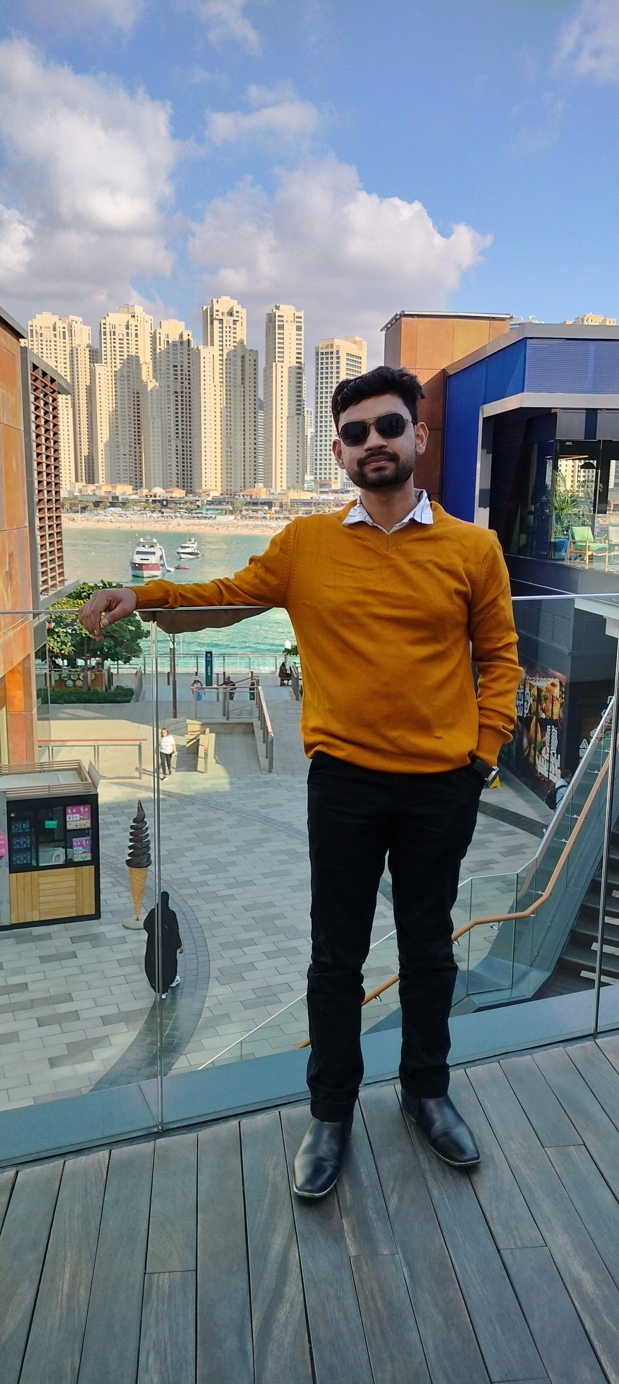 Hamza Aziz photo 4